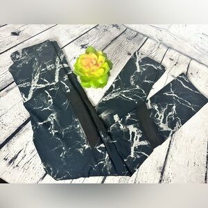 Fashion Nova Leggings Black & White Yoga Pants Women’s Medium Cracked Marble